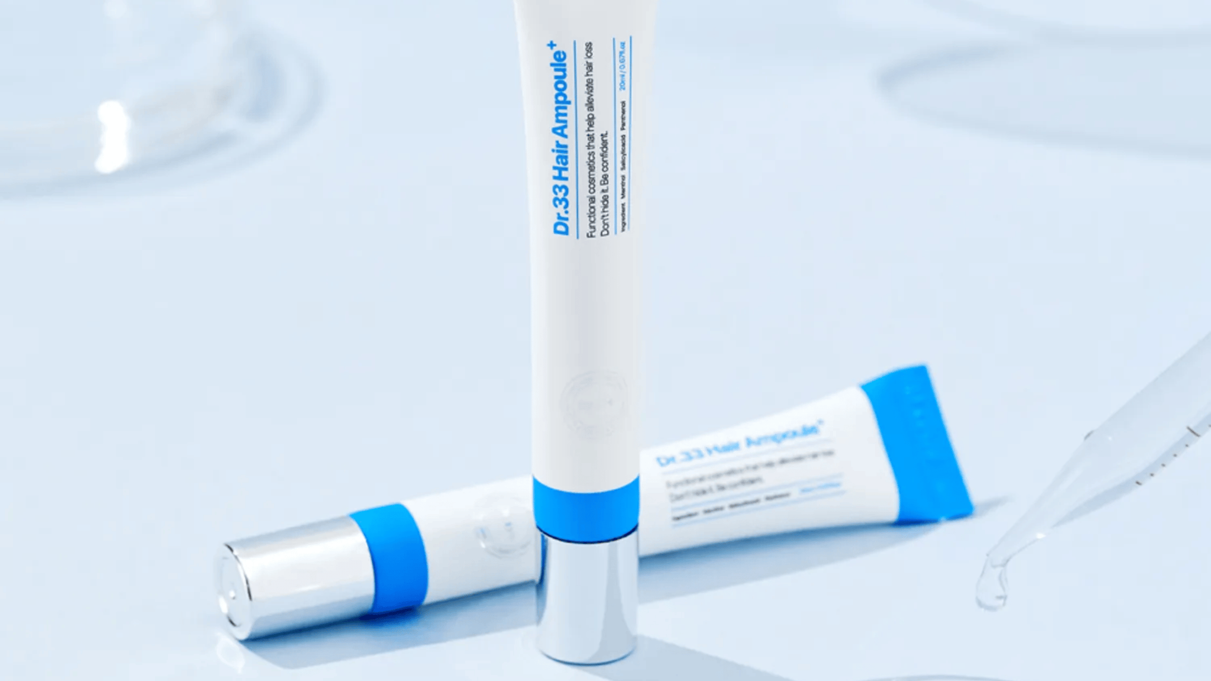 Två tuber av Seapuri Dr.33 Hair Ampoule+ i vitt och blått på ljus bakgrund. En näringsrik hårampull som stärker hårbotten och minskar håravfall.