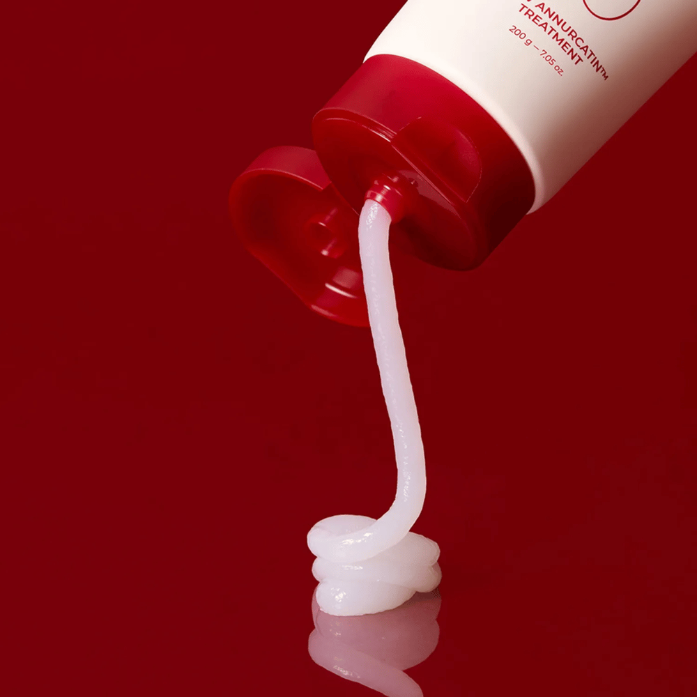 Creamy consistency of MOEV Annurcatin Treatment – rich formula that envelops each hair strand with moisture and nourishment for silky and strong hair.