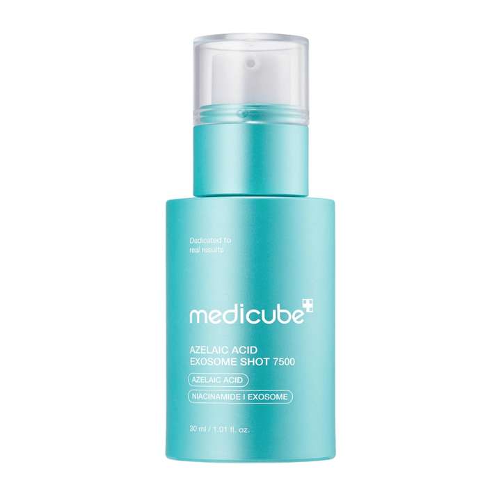 Cutout product image of Medicube Azelaic Acid Exosome Shot 7500 against a light background. The turquoise pump bottle is in focus and highlights the product's modern design. The packaging states that the formula contains azelaic acid, niacinamide, and exosomes and is intended for more intensive skincare compared with the 2000 version.