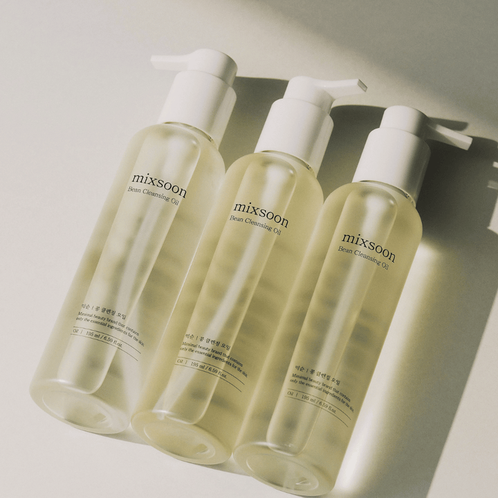 Tre flaskor Mixsoon Bean Cleansing Oil – koreansk oljebaserad rengöring som skonsamt tar bort smink, orenheter och återfuktar huden.