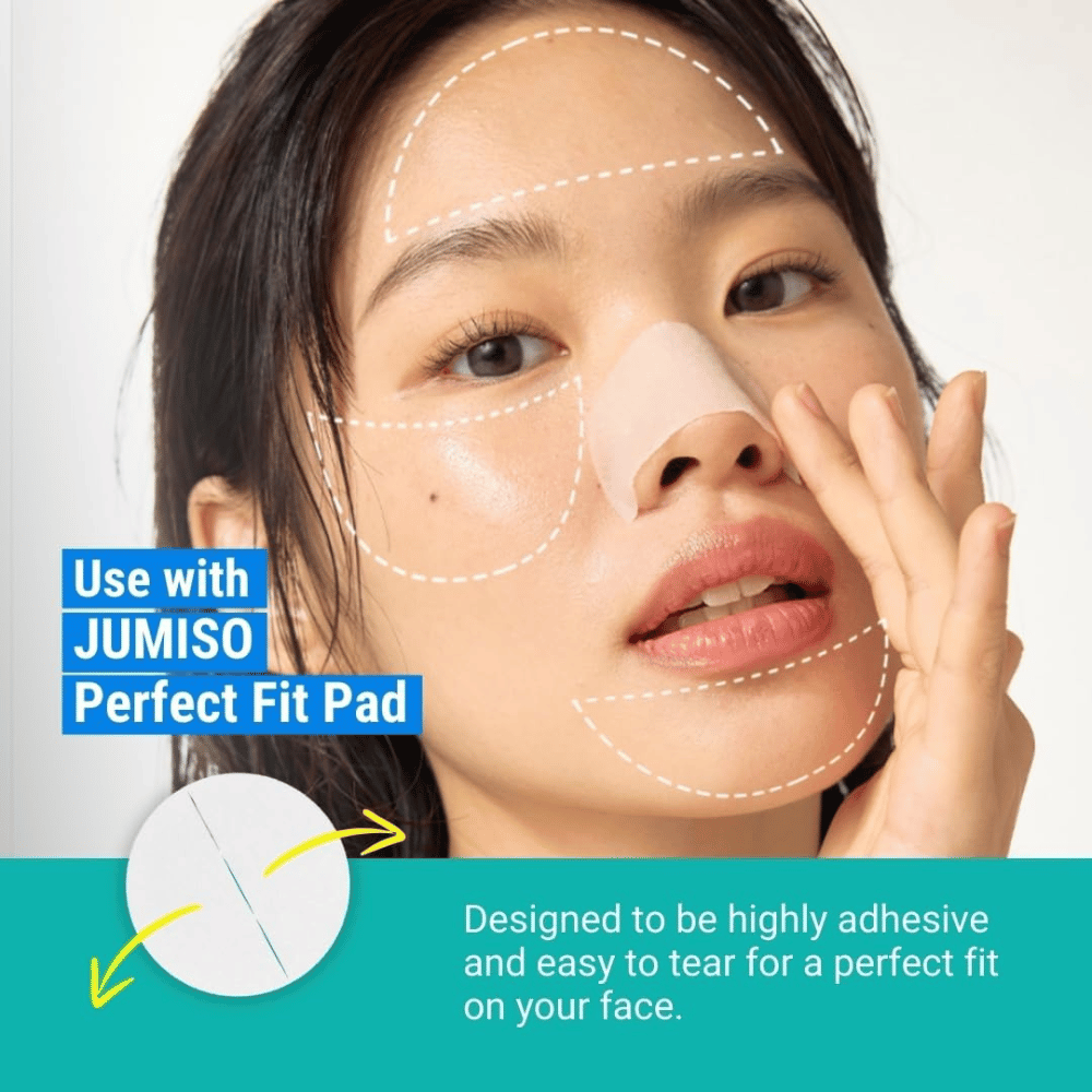 Woman applies JUMISO Blackhead Melting Softener with Perfect Fit Pad. The product dissolves blackheads and adapts perfectly to the face.