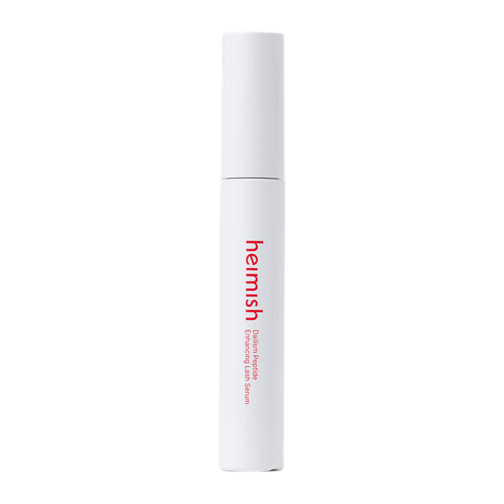 Product image of Heimish Dailism Peptide Enhancing Lash Serum against a light background. The lash-care serum is presented in a sleek white package with a focus on daily care and a strengthening effect for the eyelashes.