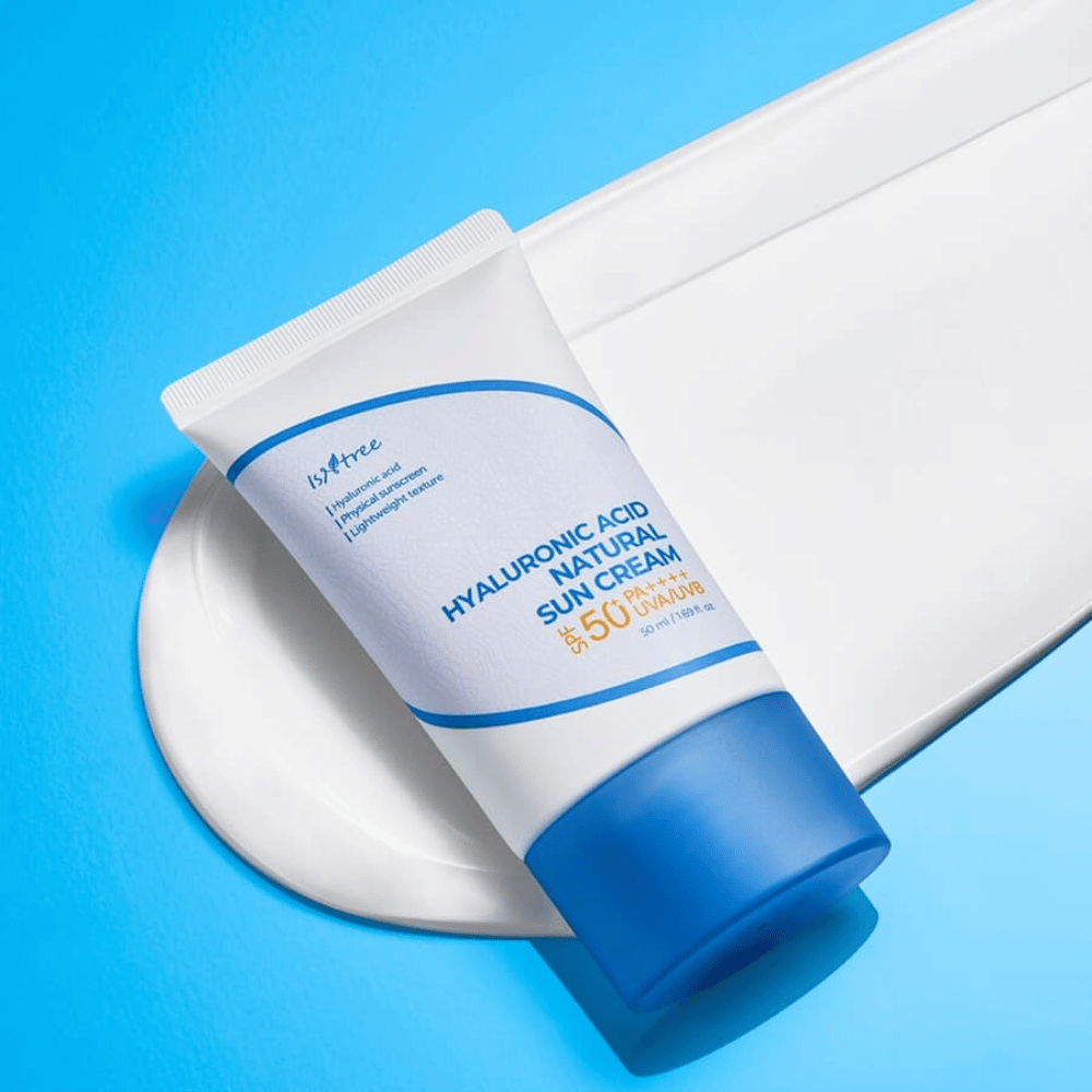 Isntree Hyaluronic Acid Natural Sun Cream is a physical sunscreen with SPF50+ PA++++ that protects the skin from UV radiation while moisturizing with hyaluronic acid. The light formula is suitable for sensitive skin and leaves no white residue.