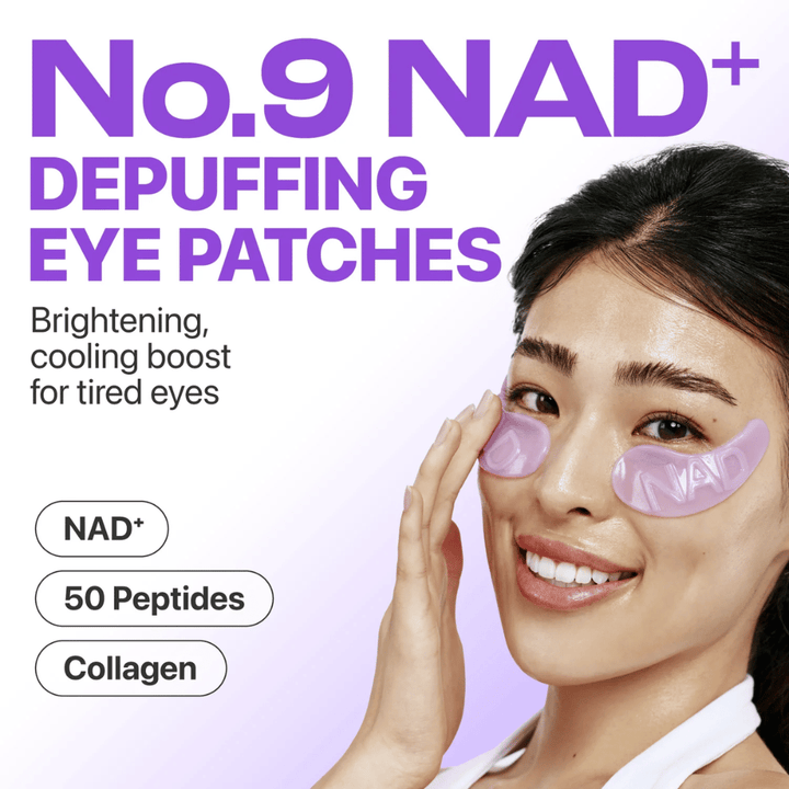 Kvinna med numbuzen No.9 NAD+ Collagen Eye Patches under ögonen – svalkande och uppstramande effekt för trötta ögon.