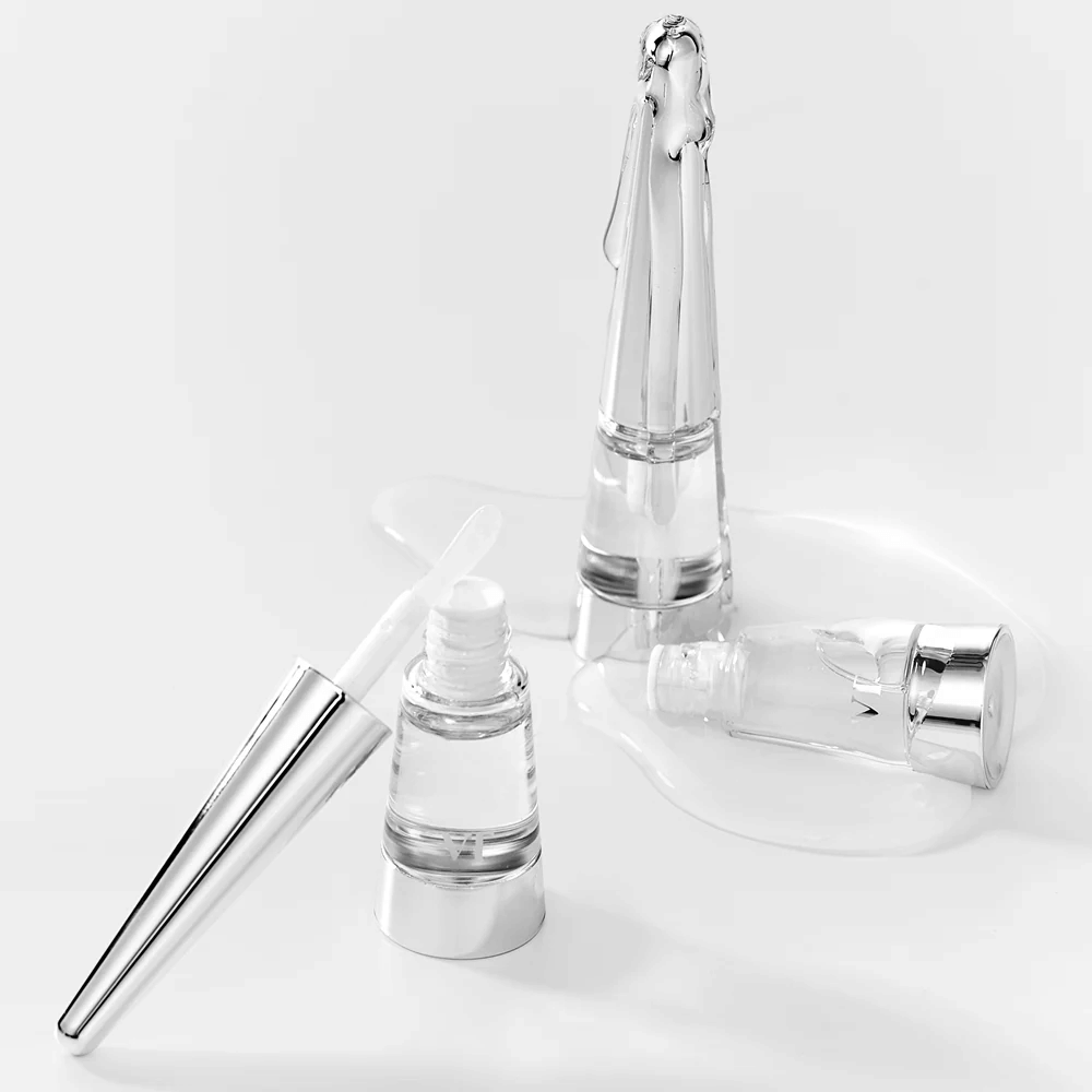 VT Cosmetics Reedle Shot Lip Plumper Beginner with visible serum texture that provides shine, softening effect, and fuller lips.