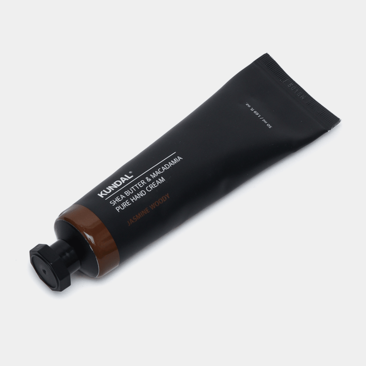 KUNDAL Shea Butter & Macadamia Pure Hand Cream Jasmine Woody – moisturizing hand cream with shea butter and macadamia oil for soft hands and a warm, floral scent.