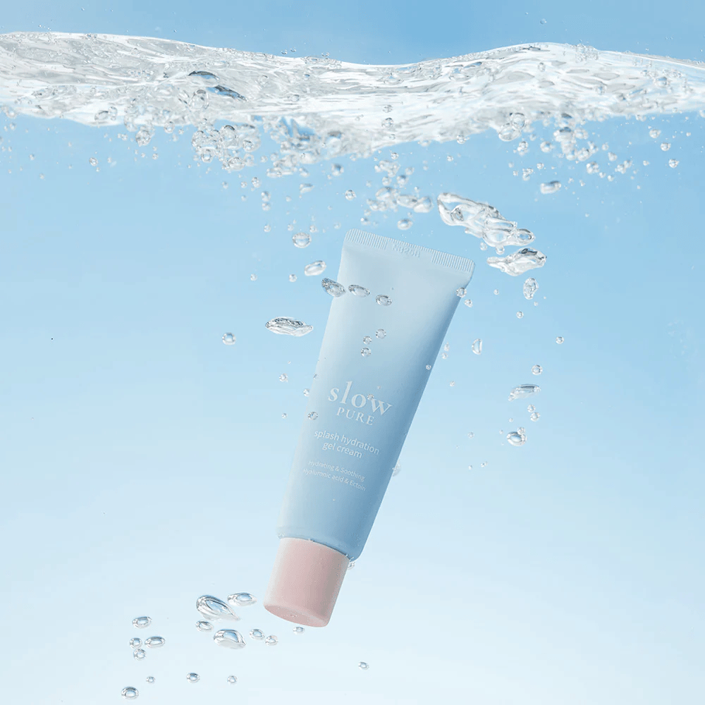 Slow Pure Splash Hydration Gel Cream depicted under water, symbolizing intense hydration.