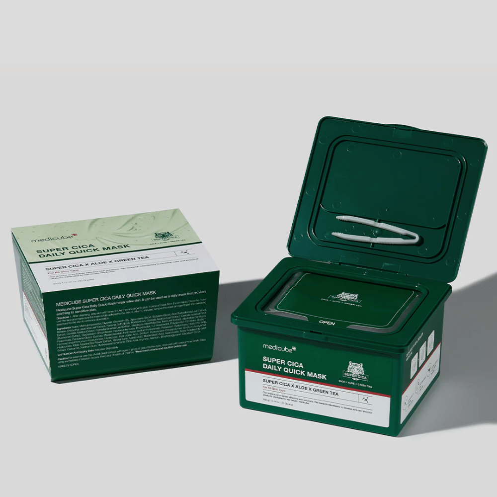 Two packages of medicube Super Cica Daily Quick Mask – a closed box and an open green plastic jar with tweezers in the lid. The masks contain Cica, aloe, and green tea for daily care and soothing effect.