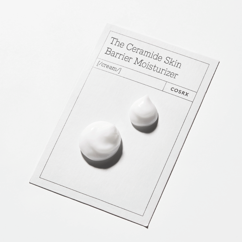 Cream texture from COSRX The Ceramide Skin Barrier Moisturizer – emollient face cream that strengthens the skin barrier and prevents moisture loss.