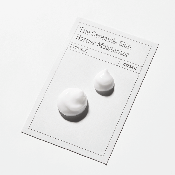 Cream texture from COSRX The Ceramide Skin Barrier Moisturizer – emollient face cream that strengthens the skin barrier and prevents moisture loss.